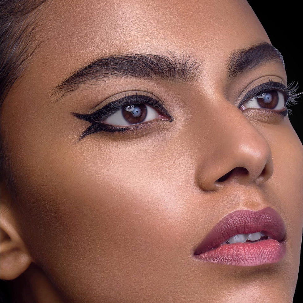 SUGAR Cosmetics Born To Wing Gel Eyeliner with Brush